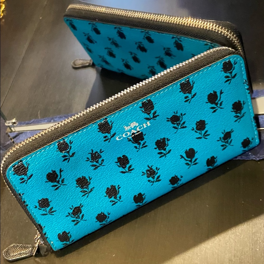 Authentic Coach Wallet - Picture 7 of 9